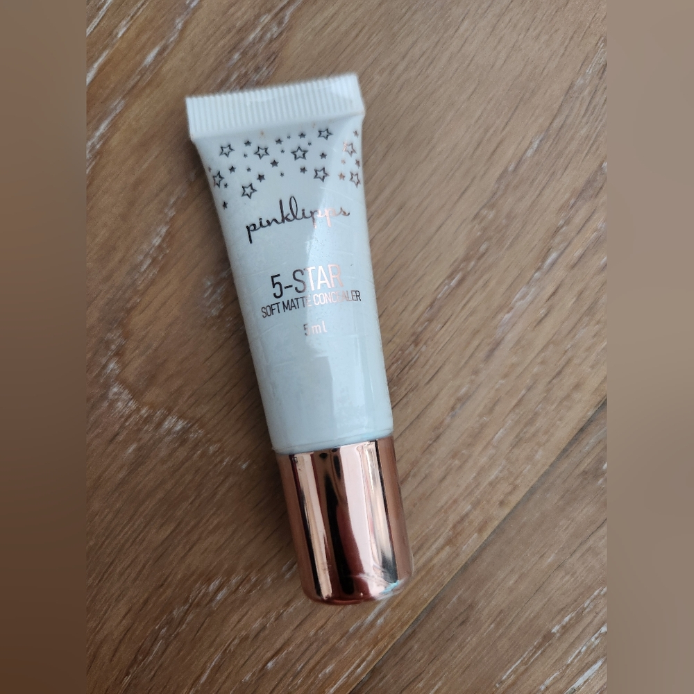 PINKLIPPS | NWT 5-star soft matte concealer